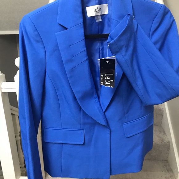 LE SUIT WOMEN SINGLE BUTTON BLAZER. BEAUTIFULLY DESIGNED FOR MODERN LOOKS. 2P. - Picture 3 of 11